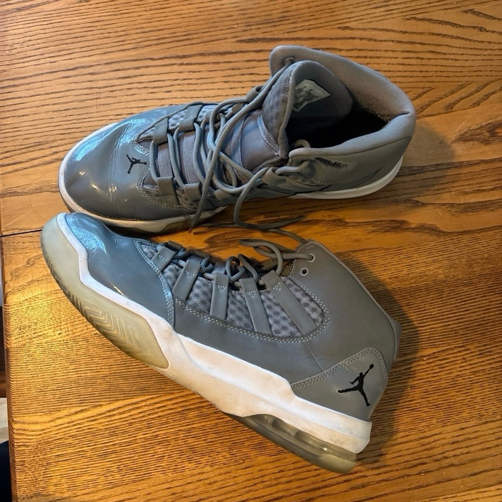Air Jordan Aura Retro Grey Men's Basketball Shoes